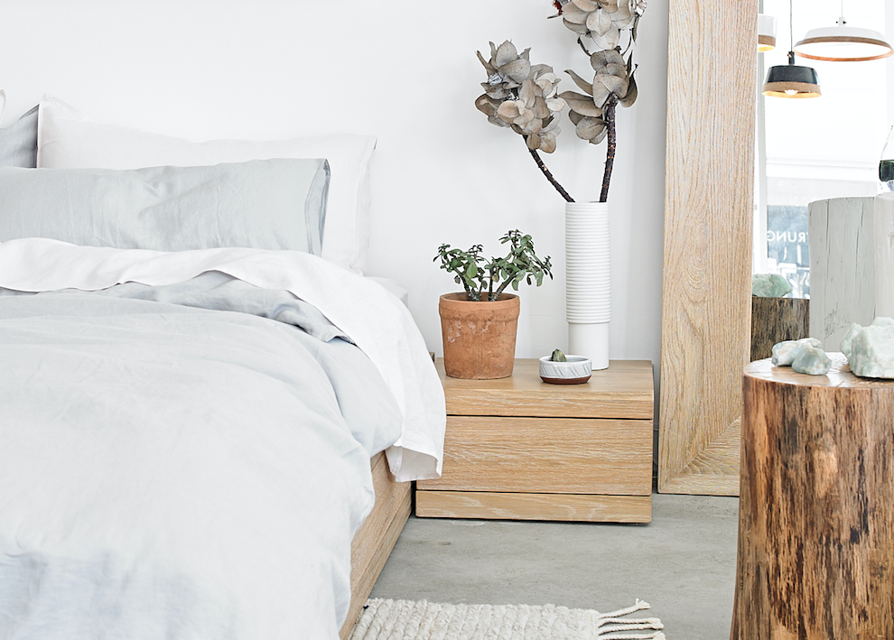 AN INTERIOR DESIGNERS TIPS ON CHOOSING THE RIGHT BED