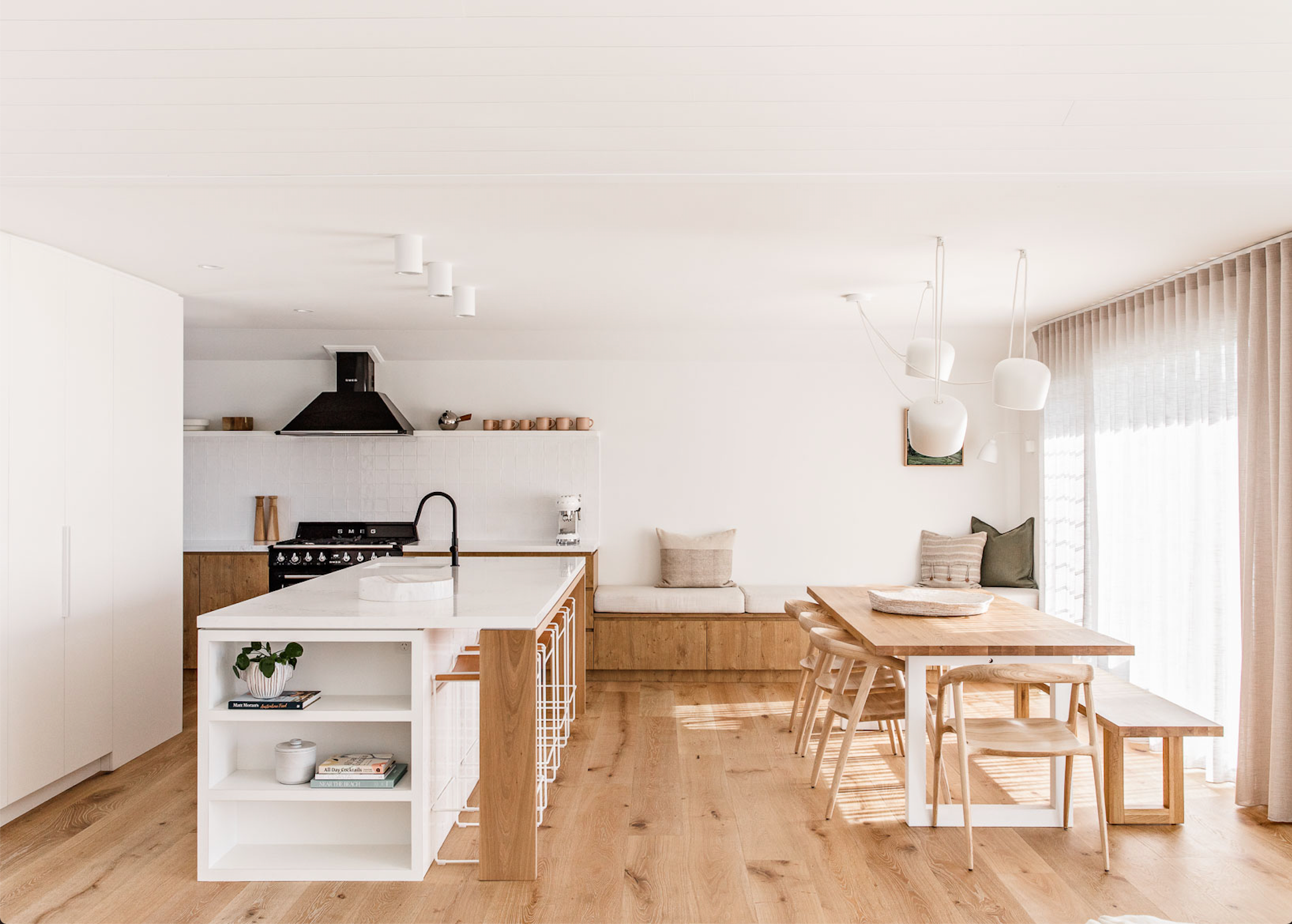 HOW TO STYLE A TIMELESS, COASTAL INTERIOR WITH AIMEE MCKECHNIE