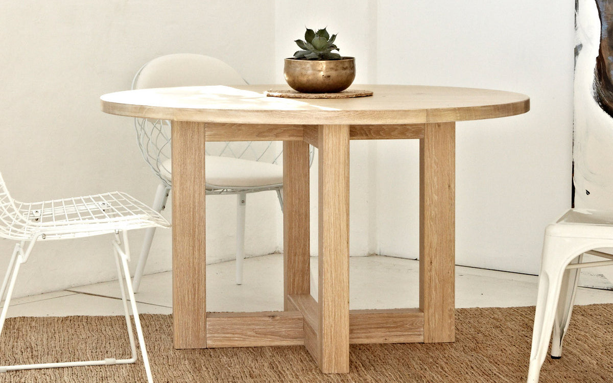 LUXA Round Dining Table