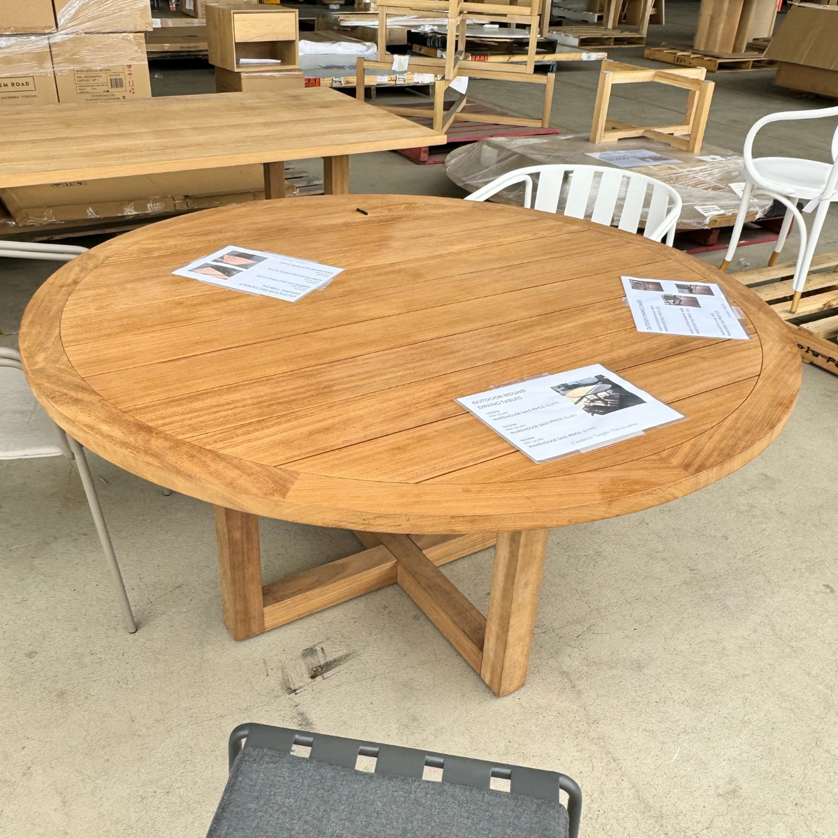 SAMPLE Outdoor Round Table 1300 D