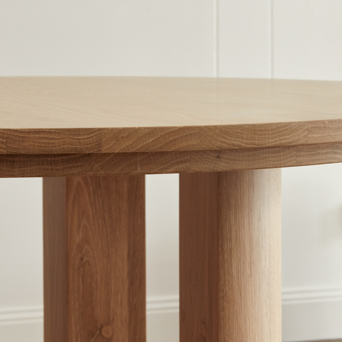 CORAL Round Dining Table