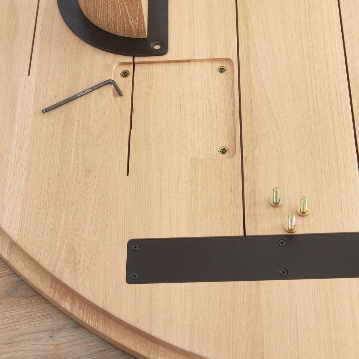 CORAL Round Dining Table