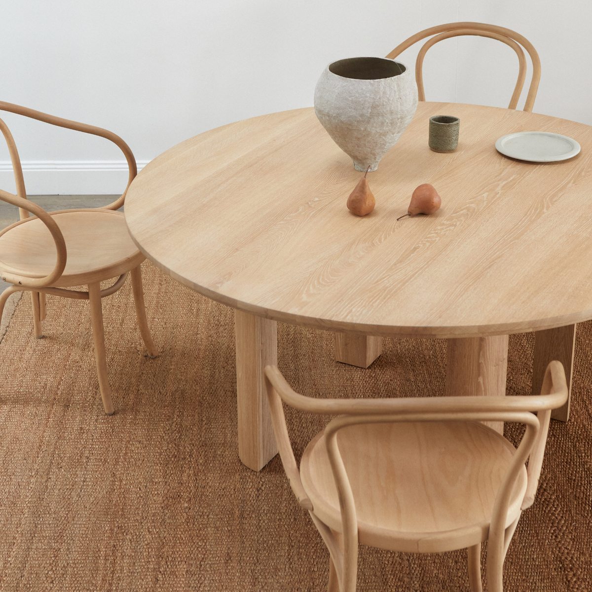 CORAL Round Dining Table