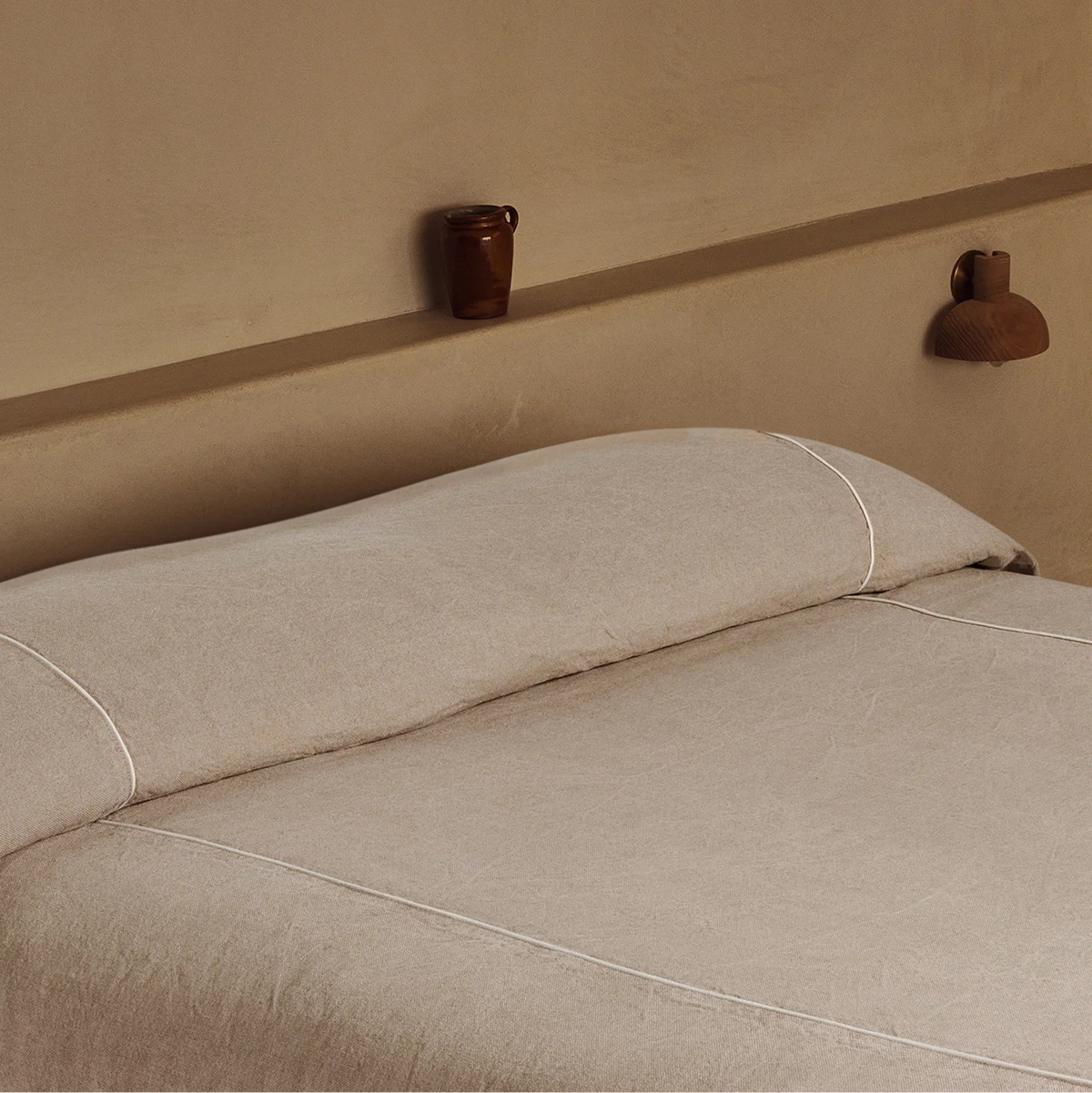 CHATEAU BEDCOVER | NATURAL/IVORY PIPING