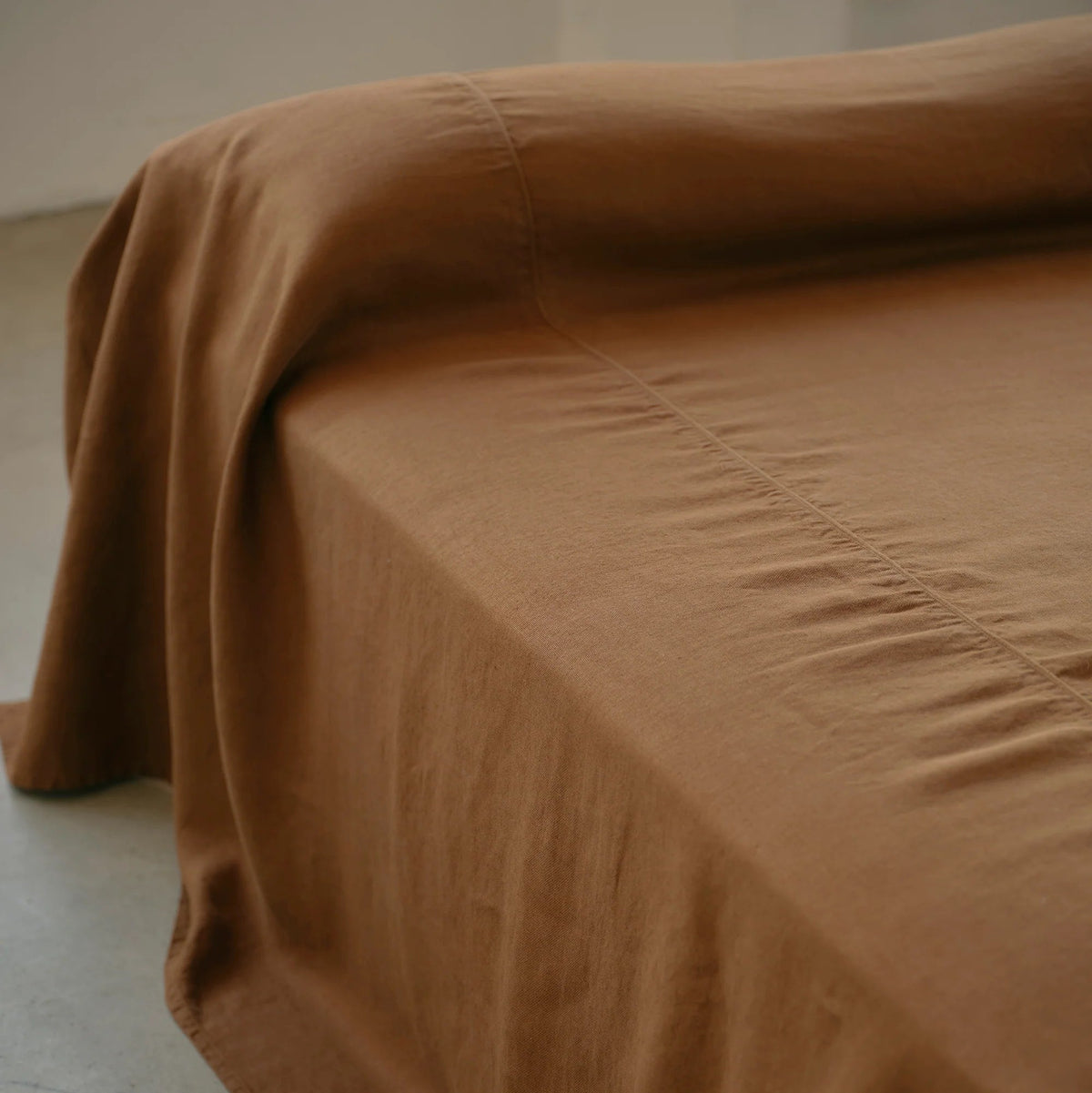 CHATEAU BEDCOVER | CHESTNUT