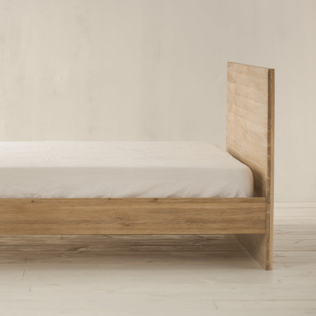 ARIA BED Queen (Floorstock)