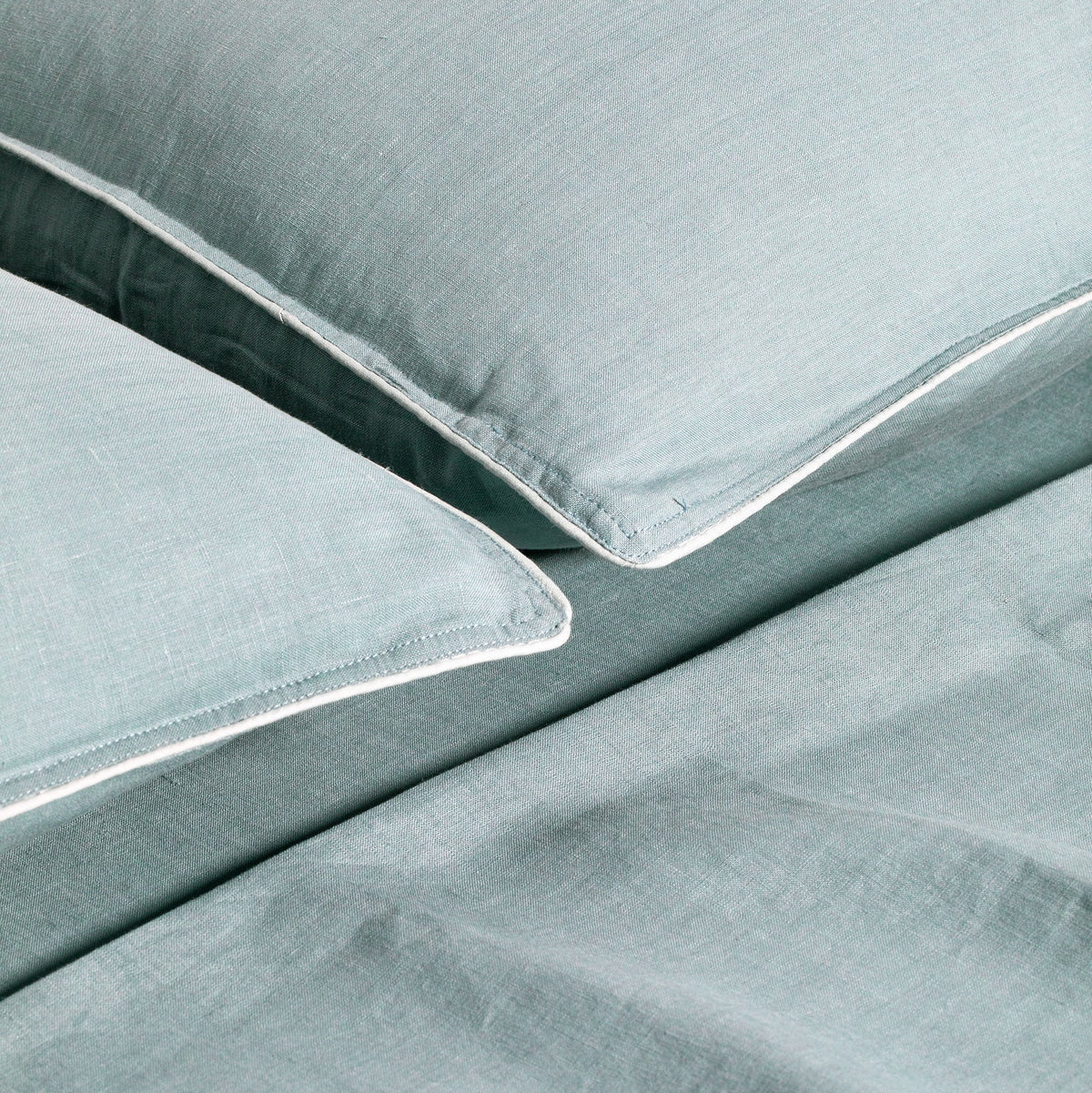 PIPED QUILT SET | AZURE/WHITE
