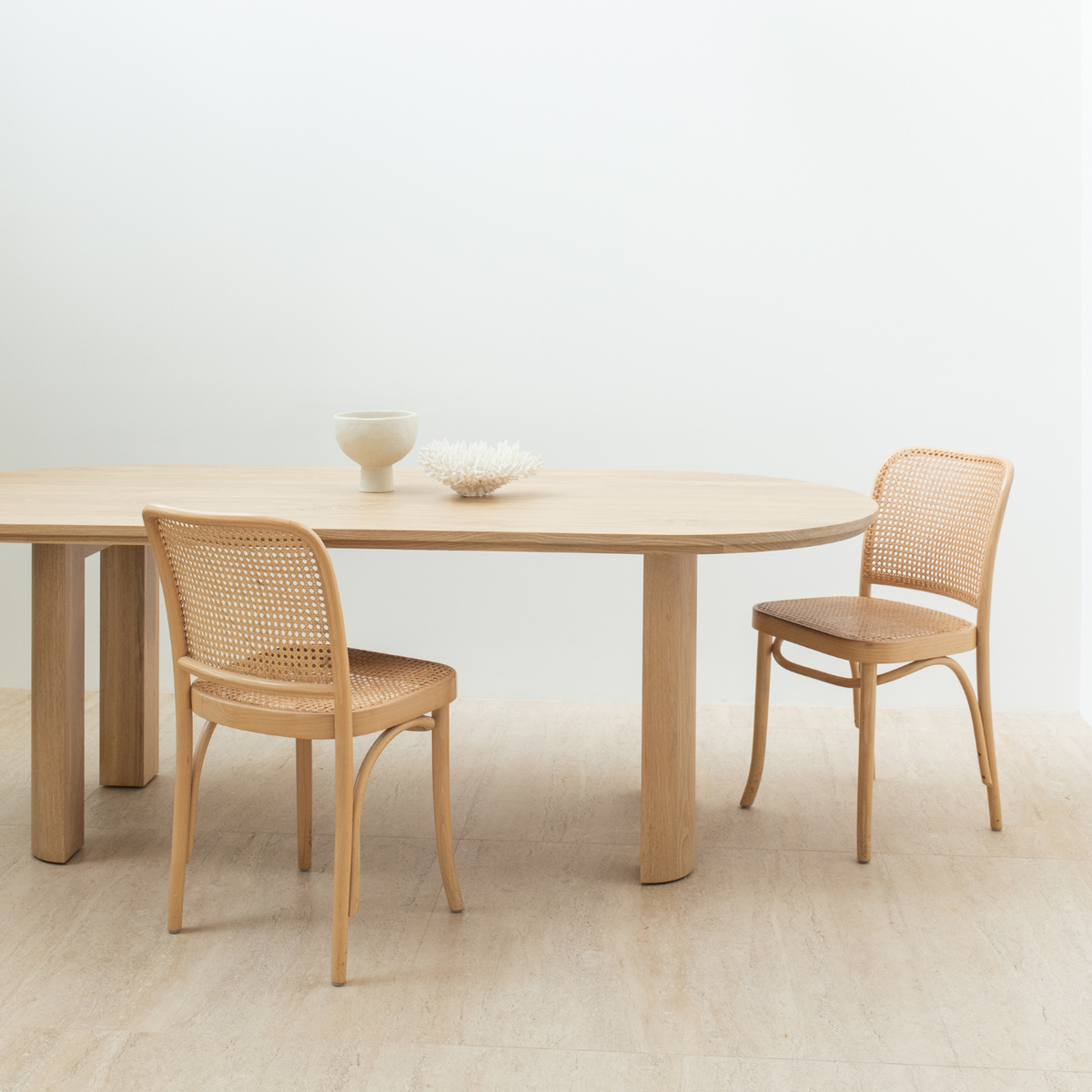 CORAL Oval Dining Table